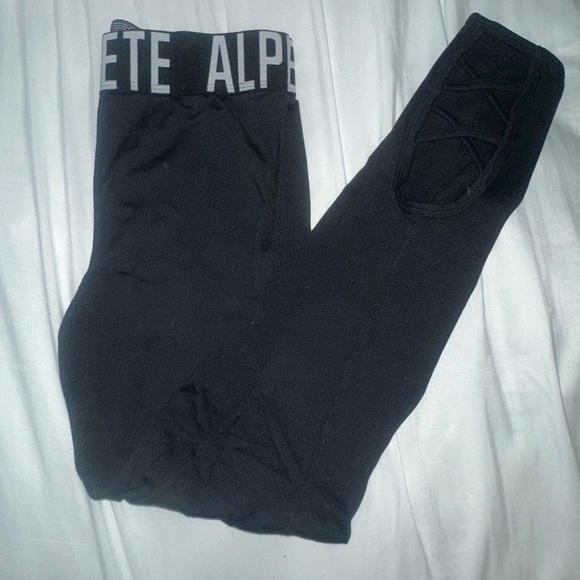 Alphalete Pants - Alphalete Cropped Leggings